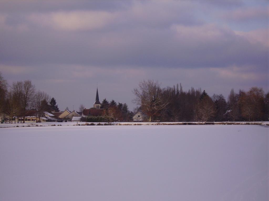 Bed and Breakfast Au Grand Pré Theillay Exterior foto